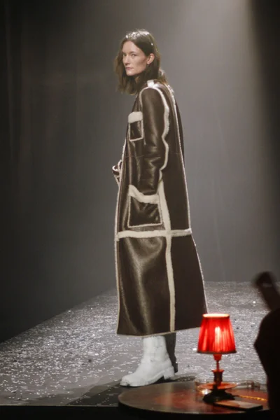 Look 19